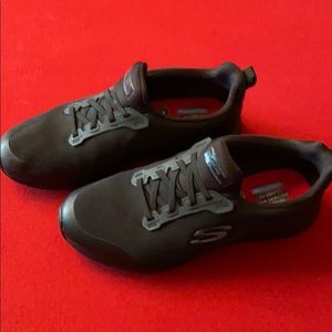 Sketchers work relaxed fit size 11 Black shoes